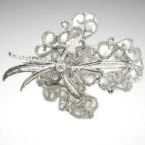 Vintage Signed GERRYS Silver Tone Metal Flower Brooch Pin